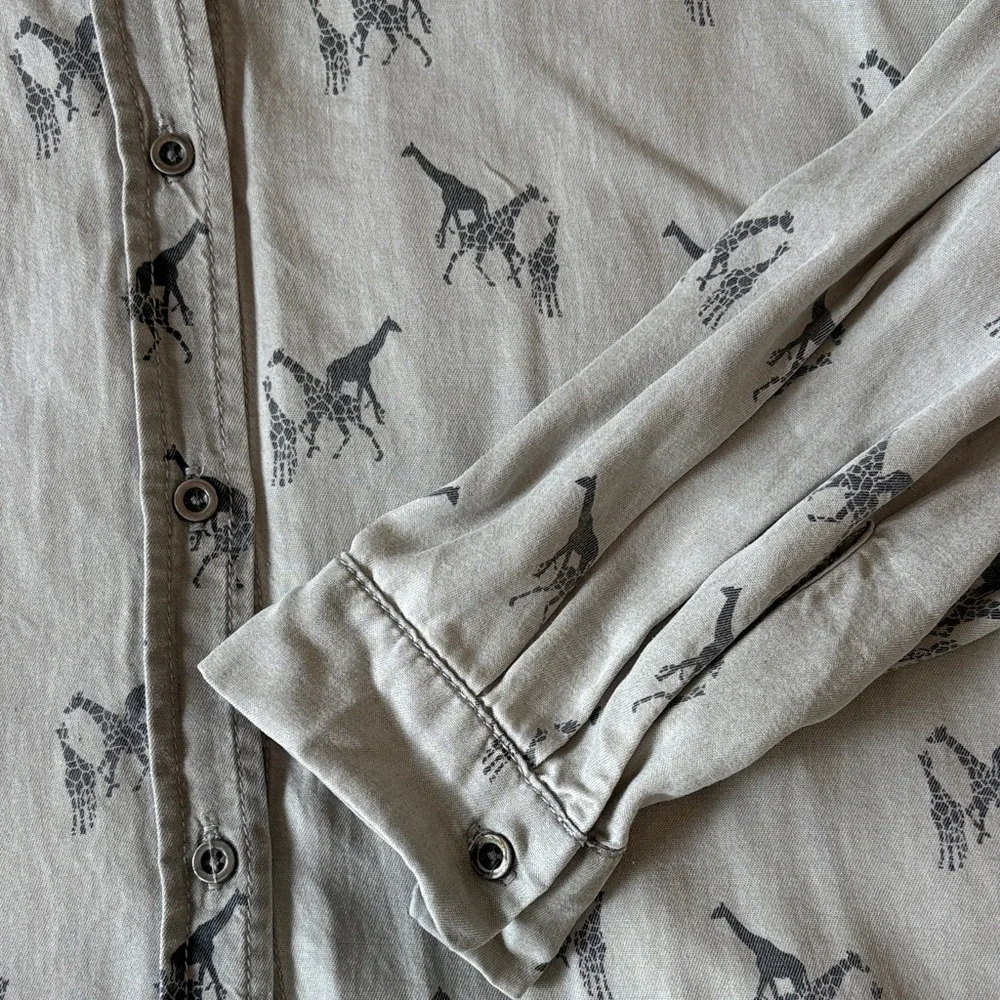 Light Gray giraffe Printed Button-Front Blouse - Picture 3 of 3